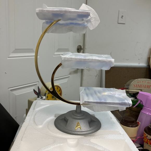 Official Star Trek Tridimensional Chess Set NIB AAA4095 - Picture 10 of 13